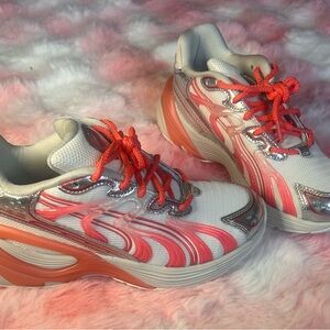 Stylish Girls Sneakers with Peach/Pinkish Accents / Puma